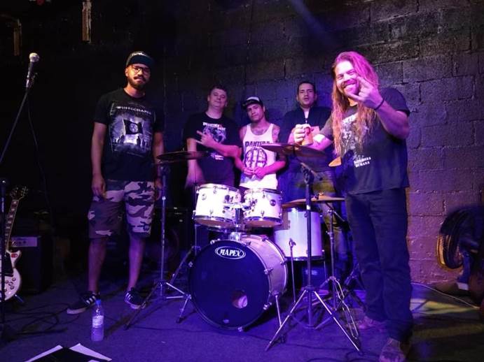 Distimia Felt: banda libera single “Síntese” no YouTube