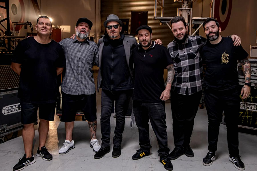 CPM 22: vídeo clipe para Tudo vale a pena? em parceria com Sergio Britto dos Titãs