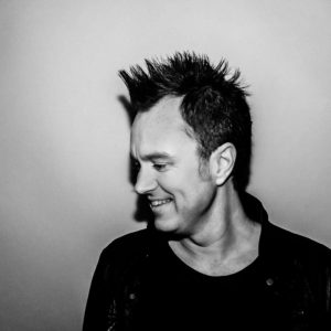 DEEP PURPLE oficializa SIMON McBRIDE como seu novo guitarrista