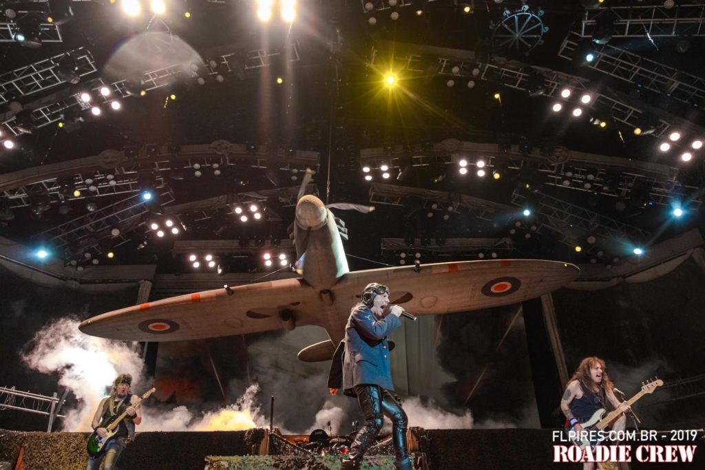 Avião cenográfico Spitfire falha em show do IRON MAIDEN; assista o vídeo