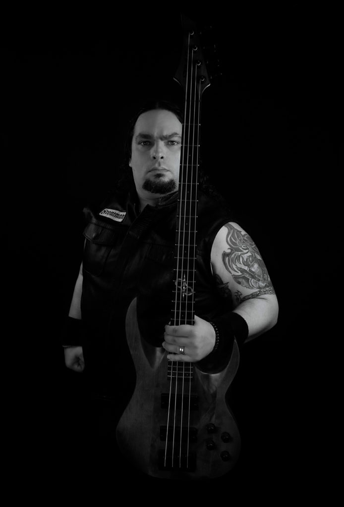 CARNIFIED anuncia novo single e parceria com empresa de OLA ENGLUND