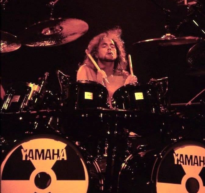 Video inédito de NICK MENZA tocando “Hook in Mouth” ao vivo com o MEGADETH ressurge