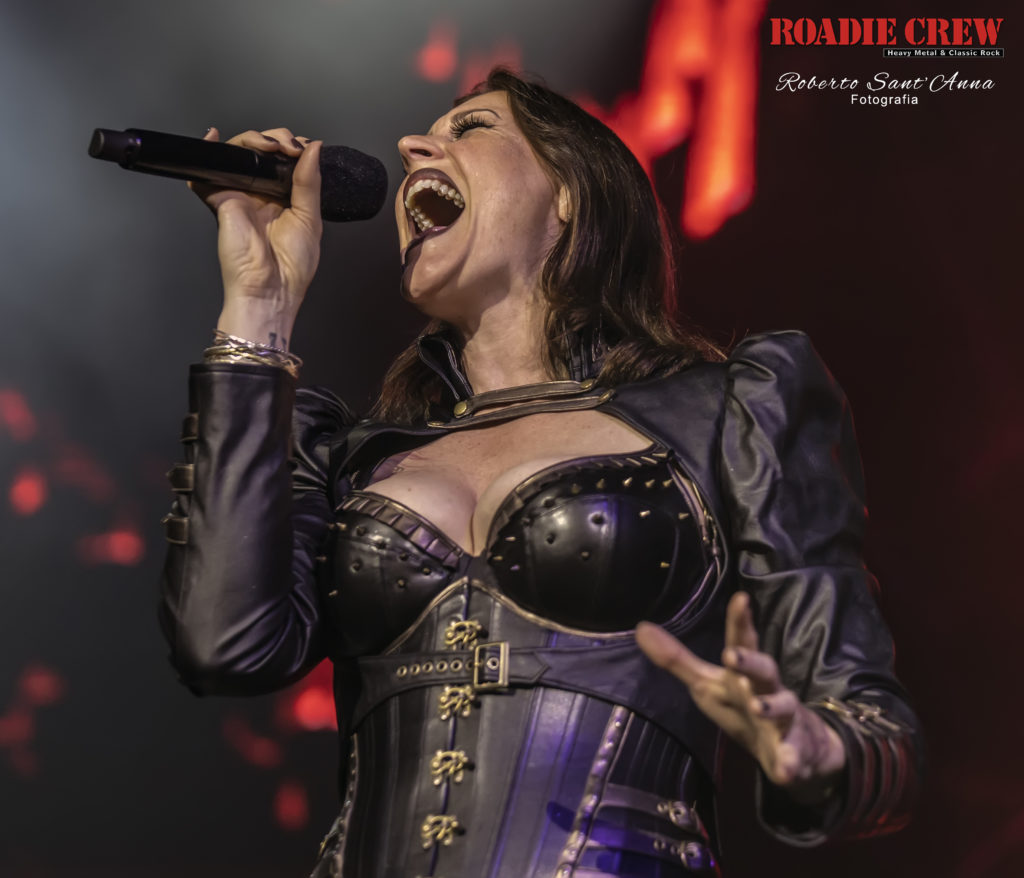 FLOOR JANSEN (NIGHTWISH) revela estar diagnosticada com câncer de mama
