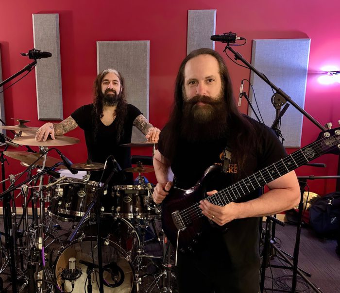 JOHN PETRUCCI sobre tocar ao vivo com MIKE PORTNOY após doze anos: “muito especial!”