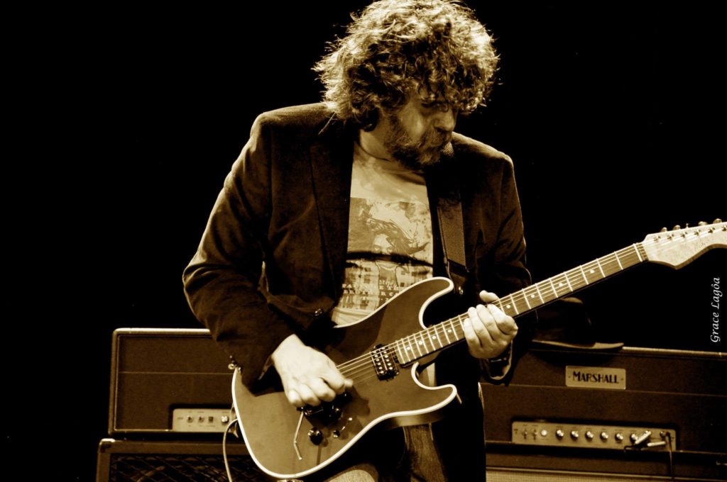 Guitarrista XANDO ZUPO é o entrevistado do programa “Vamos Tomar Uma?”