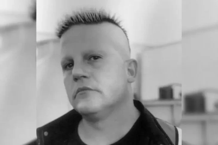 “Chuck Profus, baterista e membro fundador da banda Agent Steel, morre aos 61 anos.”