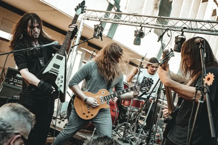 ⚡Gürschach: Banda é parada em Área 51 no videoclipe do novo single “Dawn of a New”.