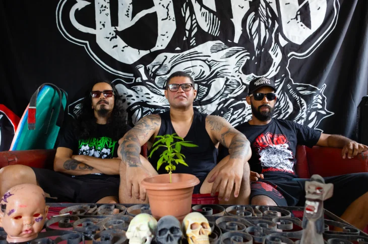 ⚡ O Cão lança seu violento álbum de estreia “Original Espanta Crente Style”.