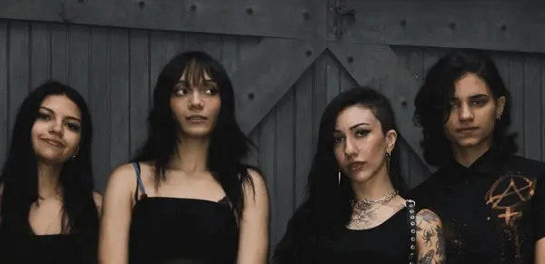 ⚡Minissaia: confirma turnê por SP e RJ em julho e estreia EP “Igual a Sua Mãe”.