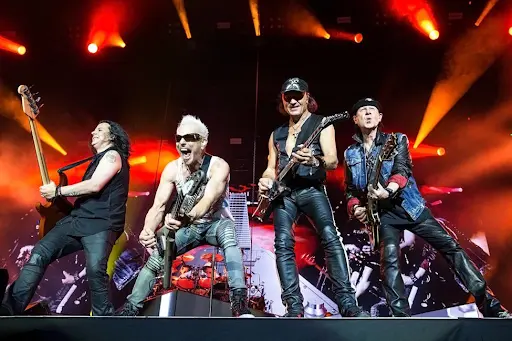 Scorpions celebram 60 anos de carreira com show histórico em casa — gravação dará origem ao álbum Coming Home Live.