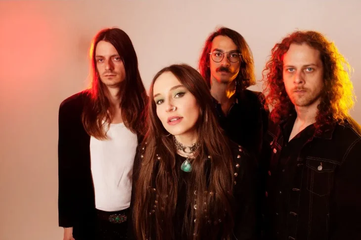 Wucan lança “Holz auf Holz”: Krautrock, espírito da Alemanha Oriental e crítica social potente.