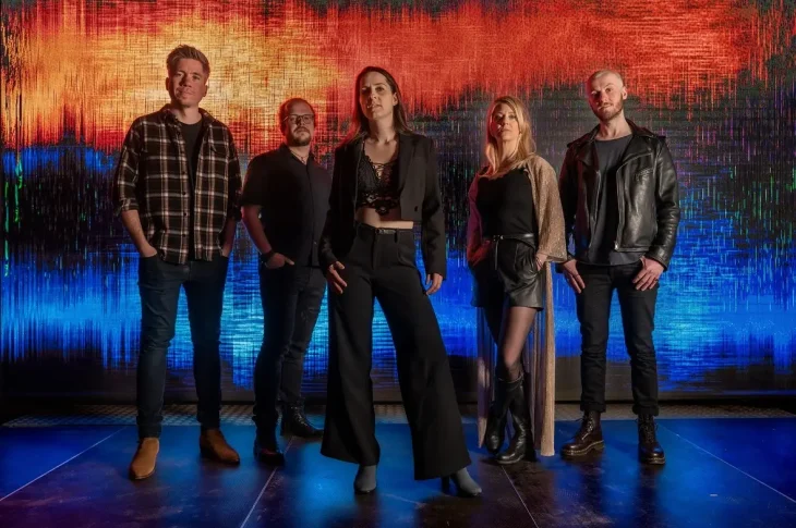 ⚡Lesoir, da Holanda, traz letras humanitárias no sofisticado ‘Push Back the Horizon’.