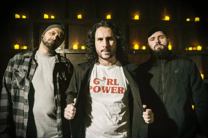 ⚡Mad Sneaks lança “Dirty Blood”: a música é uma poesia suja e de autenticidade sem uso de filtros.