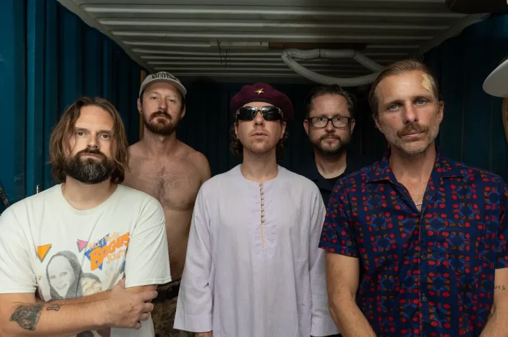 ⚡The Barbarians of California: (com membros do AWOLNATION e Tinfed) lançam “Modern Fashion” e anunciam turnê com Deftones.