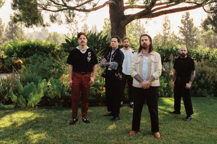 ⚡The Devil Wears Prada: anuncia novo álbum Flowers para 14 de novembro e libera single duplo.