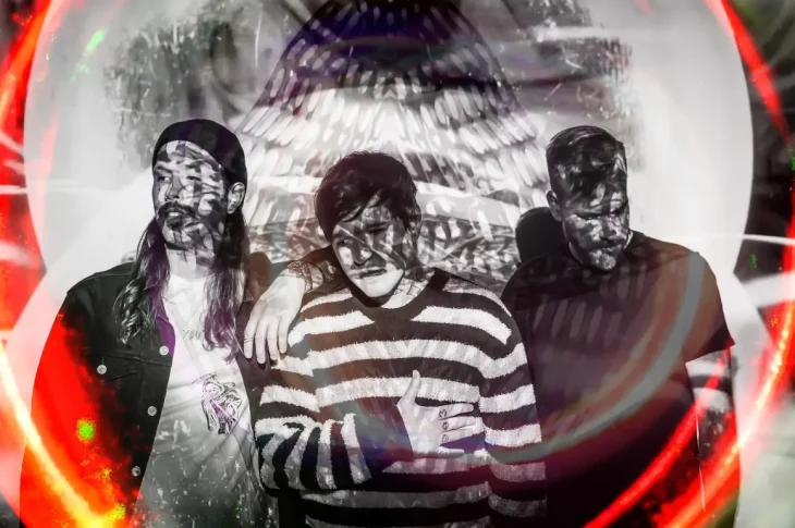 ⚡Framing Hanley: lança novo single “Poor lil’ me”.