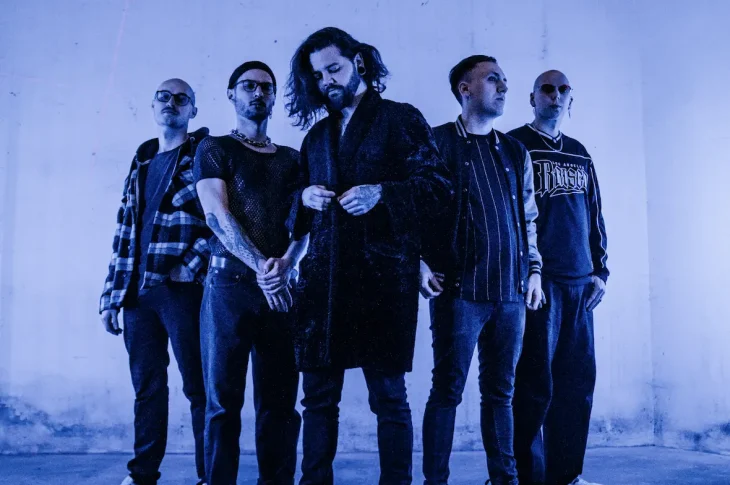 ⚡ Mavis: rompe las barreras del aislamiento con su nuevo single «Safe Place».