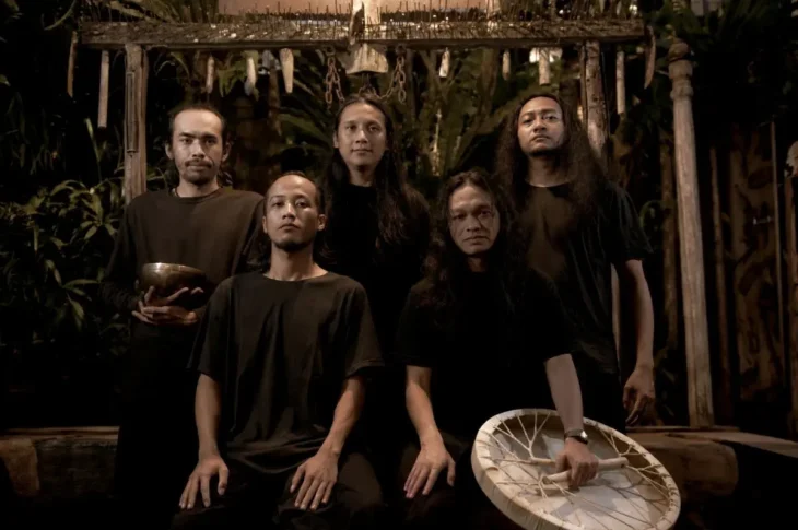 ⚡ Ensemble Tikoro: explora voces extremas, rituales y tradición indonesia en «Throat», adelanto de «Tortoise».