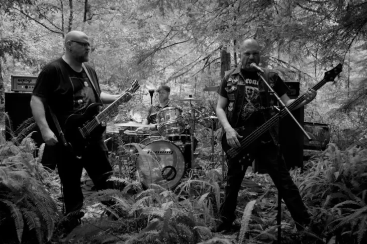 ⚡ Stricken: anuncia «From Dark Dimensions An Unspeakable Presence Awakens» y estrena «Darkness Impenetrable».