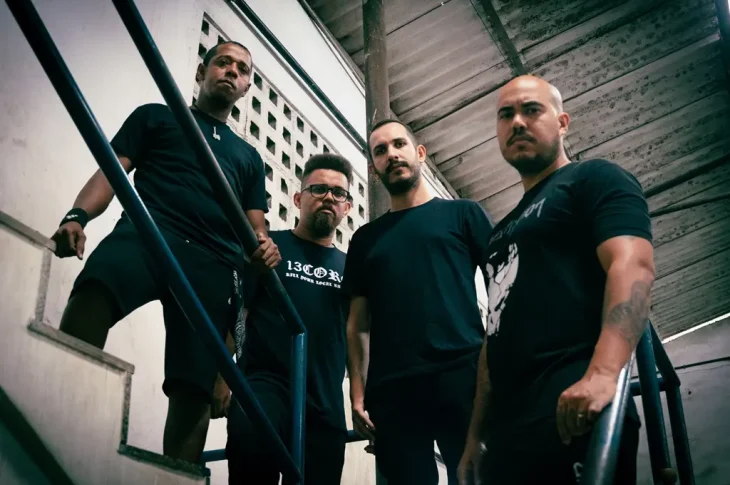 ⚡ TooCrazy: retrata el colapso social y la lucha por sobrevivir en el videoclip de «Cegueira».