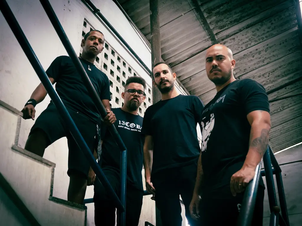 ⚡ TooCrazy: retrata el colapso social y la lucha por sobrevivir en el videoclip de «Cegueira».