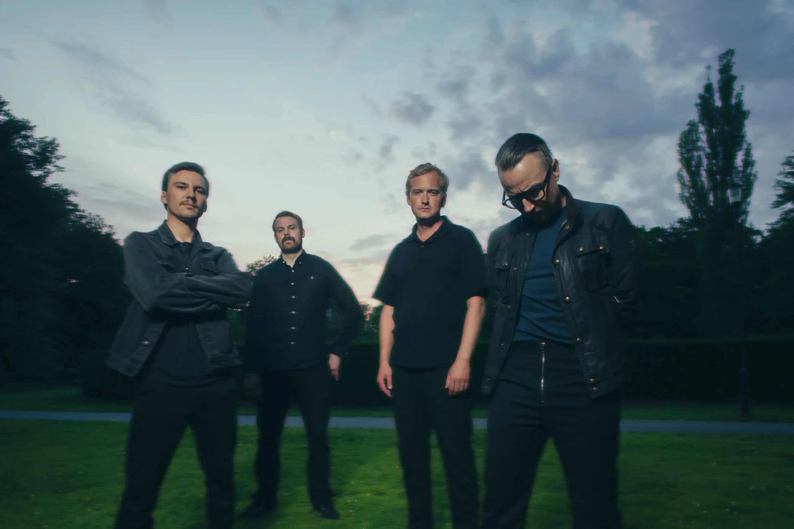 ⚡ Grayscale Season: estrena «mov» y anticipa su nuevo álbum «The Weight of Things We Cannot Touch».