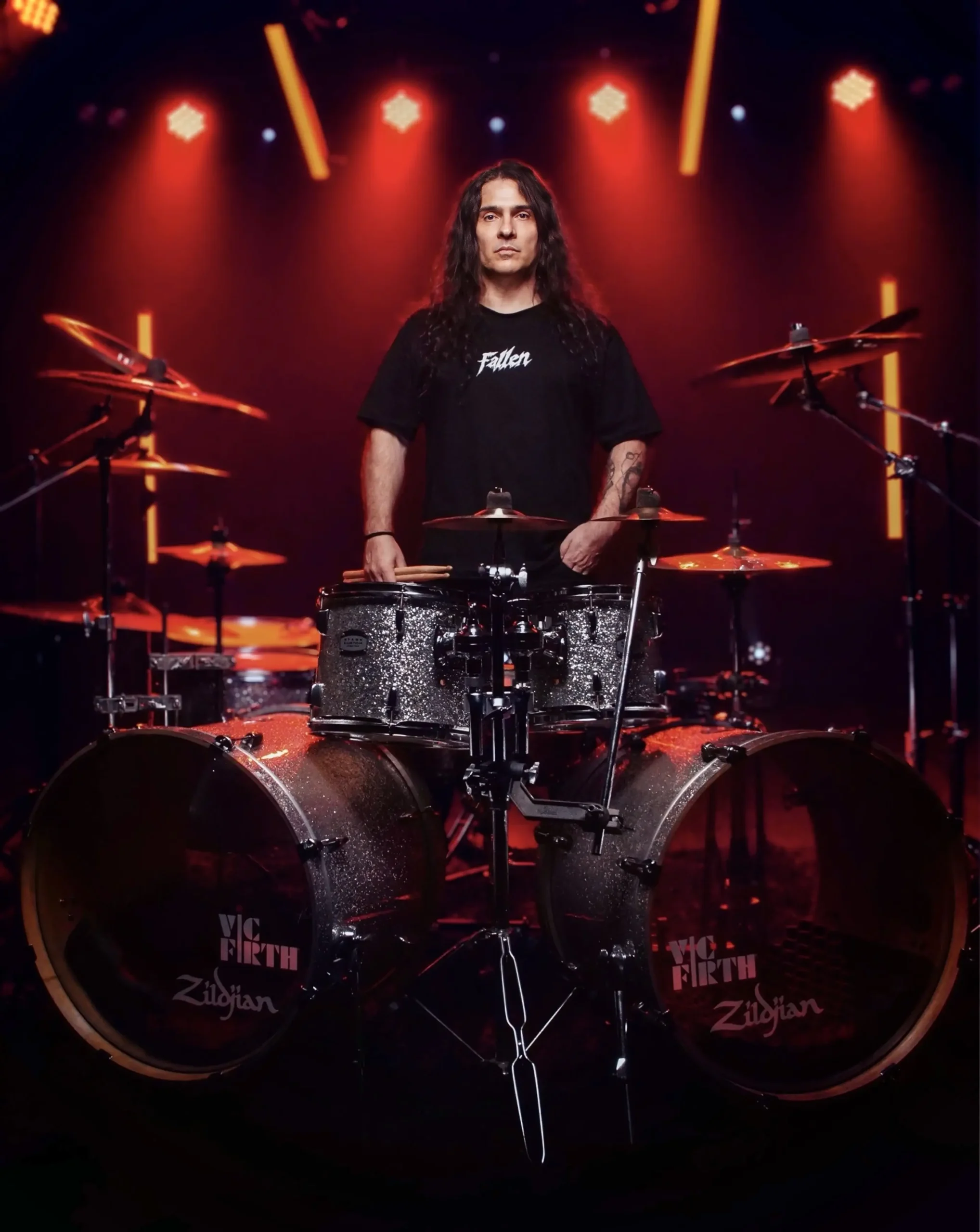 ⚡ Ricardo Confessori: enfrenta a la humanidad con la inteligencia artificial en «Realm Breaker», su primer álbum solista.