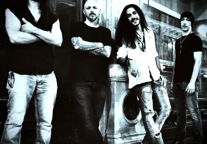 ⚡ The Rock Alchemist: presenta los videos en vivo de «Limitless» y «Passion Drives You Over» y reivindica la autenticidad del Rock sin Auto-Tune.