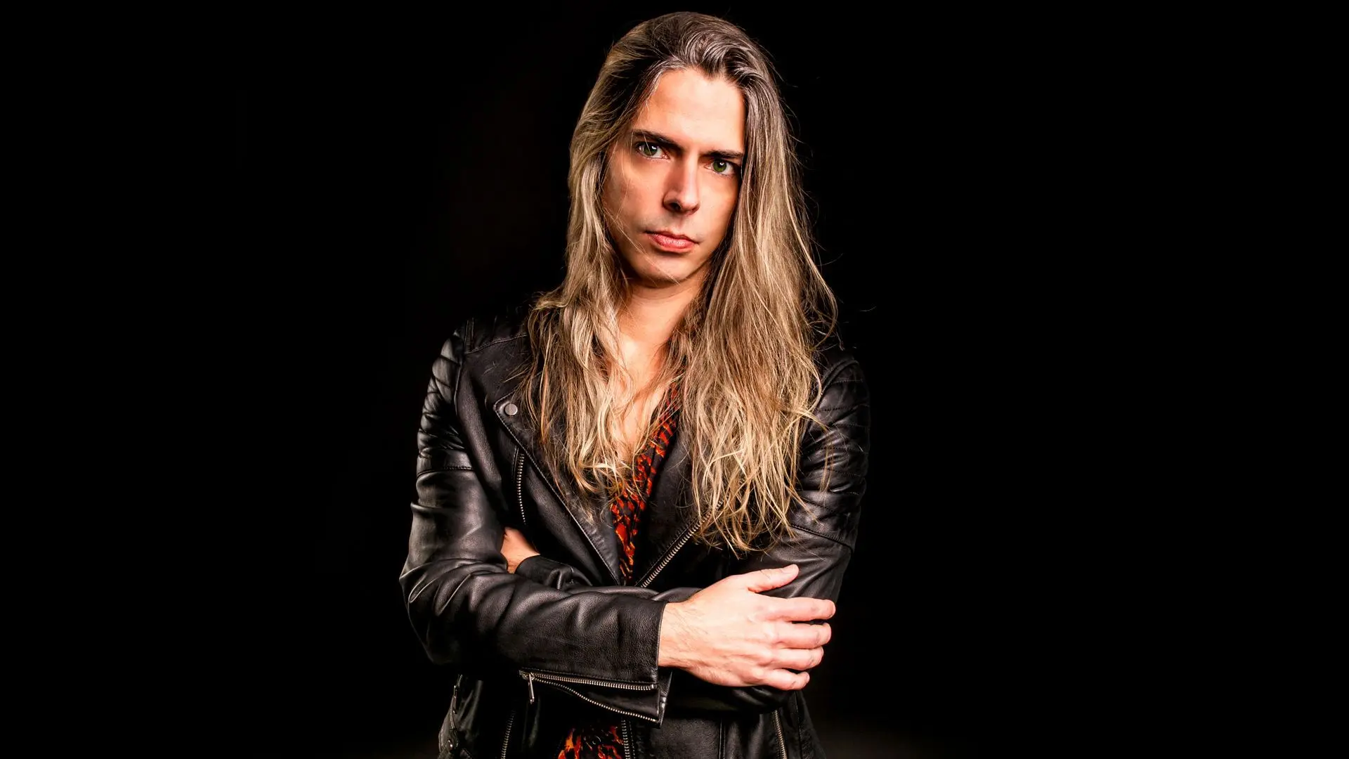 ⚡ Alex Meister: revive el espíritu del hard rock de los 80 con su nuevo sencillo «Blame It on Love».