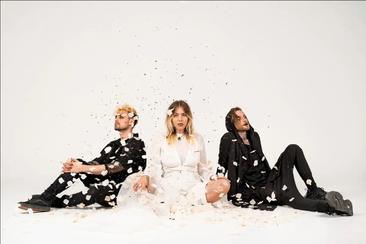 ⚡ Venues: presenta «Eden» junto a Tobias Rische de The Oklahoma Kid y abre una nueva etapa en su carrera.